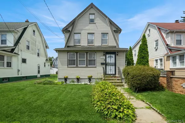 Queens Village, NY 11429,100-28 207th ST