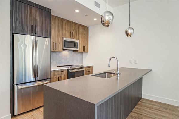 Pleasantville, NY 10570,39 Washington AVE #209