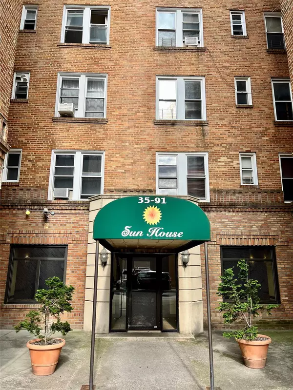 Flushing, NY 11358,35-91 161 ST #2B