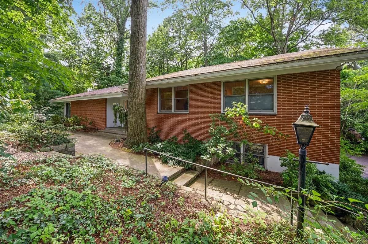 Bronxville, NY 10708,160 Hampshire RD