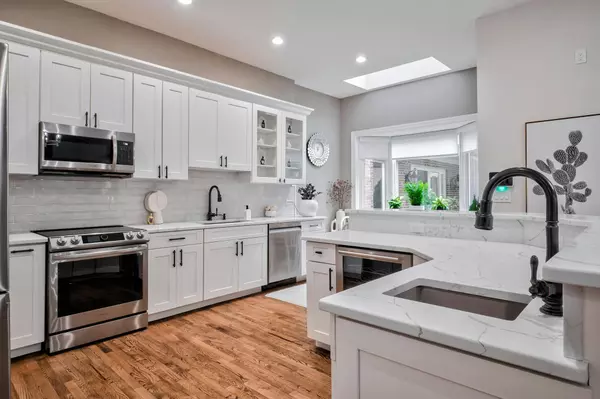 Glen Cove, NY 11542,8 Long Meadow LN #8