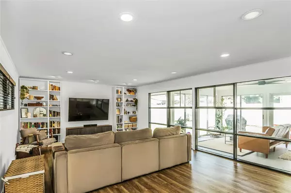 Wantagh, NY 11793,18 Rosewood LN