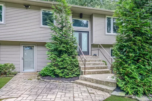 Northport, NY 11768,25 Blanchard DR