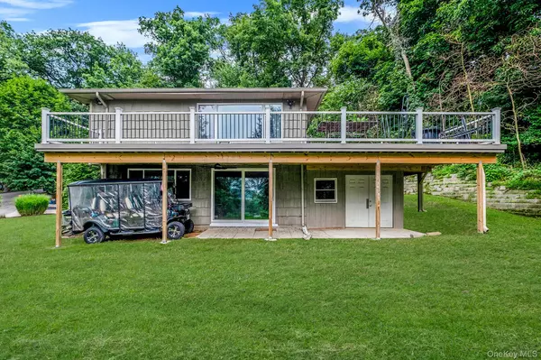 Northport, NY 11768,25 Blanchard DR