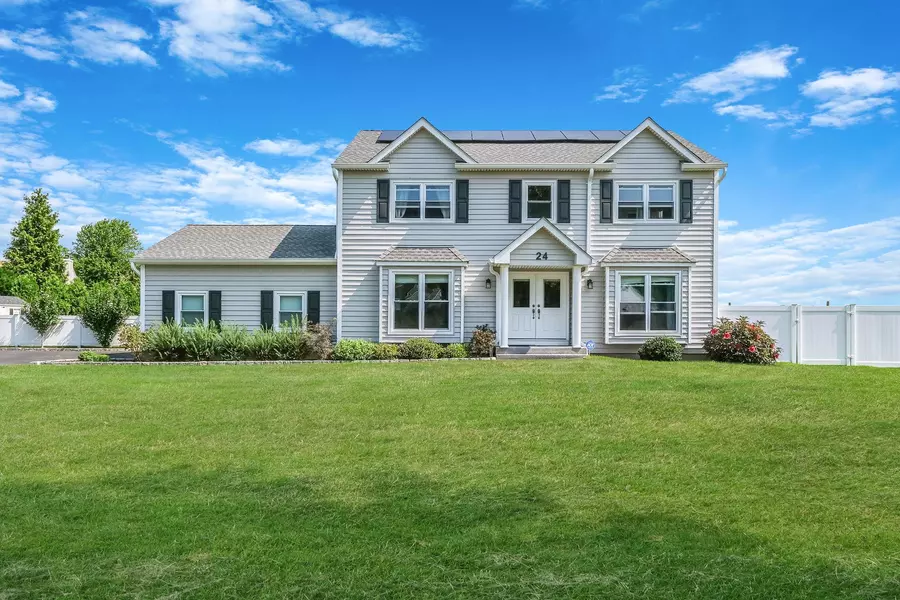 24 Pleasant CT, Baiting Hollow, NY 11933