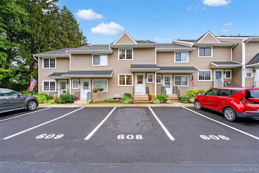 608 Covington Green LN, Patterson, NY 12563