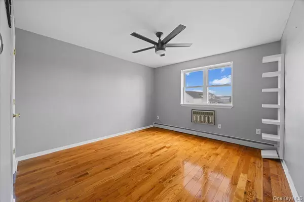 Bronx, NY 10465,10 Pennyfield AVE #8B