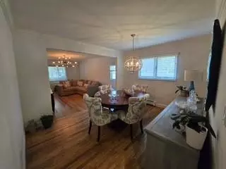 Kings Park, NY 11754,40 Boxwood DR