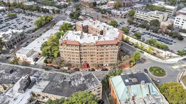 Great Neck, NY 11021,8 Barstow RD #7H