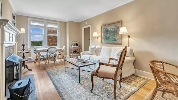 Great Neck, NY 11021,8 Barstow RD #7H