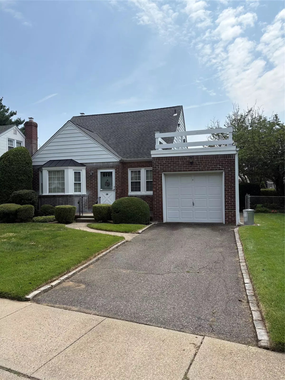 New Hyde Park, NY 11040,38 Surrey RD