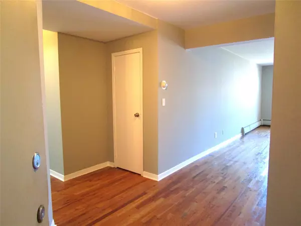 Lynbrook, NY 11563,20 Daley PL #225