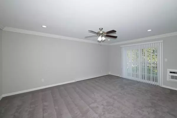 Lake Grove, NY 11755,7 Williams BLVD #7-2N