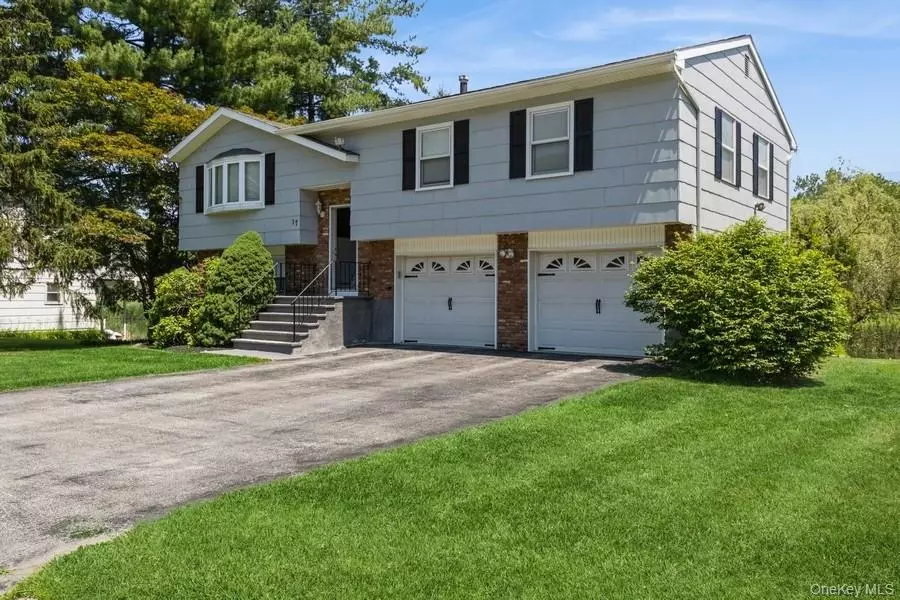 17 Applesauce LN, Wappingers Falls, NY 12590