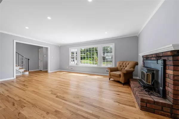 Hauppauge, NY 11788,68 joyce Drive