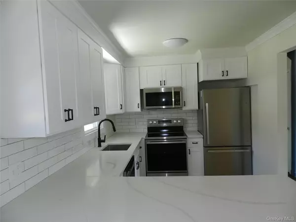 Patchogue, NY 11772,39 W 3rd ST