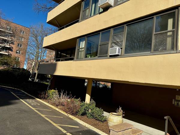 Beechhurst, NY 11357,162-30 Powells Cove BLVD #2D