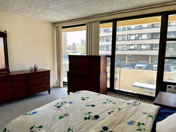 Beechhurst, NY 11357,162-30 Powells Cove BLVD #2D