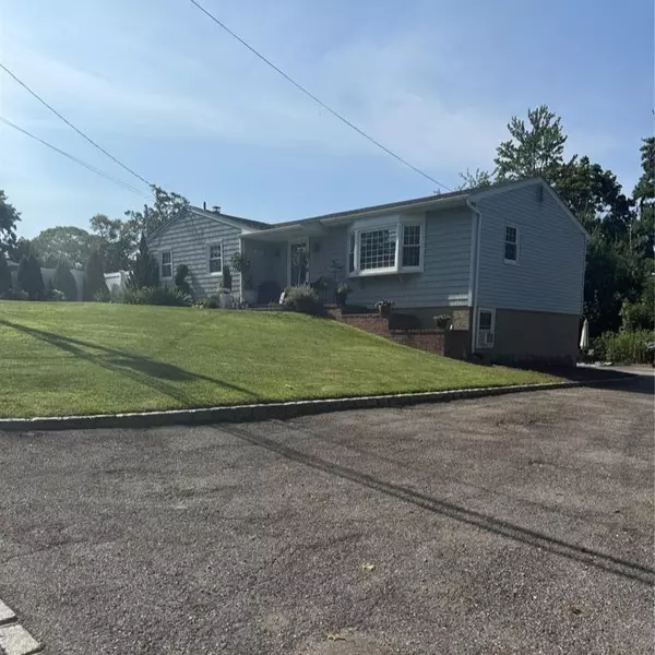 Ronkonkoma, NY 11779,141 Iroquois ST