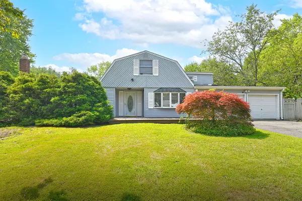 Medford, NY 11763,6 Lollypine LN