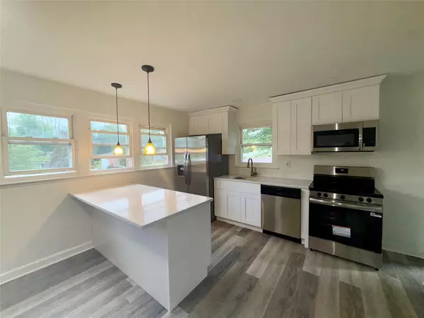 New Windsor, NY 12553,11 Willow LN
