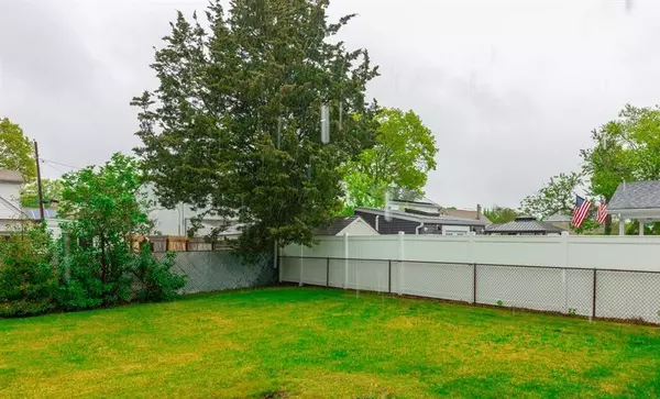 Hicksville, NY 11801,37 Boblee LN