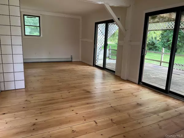 Hopewell Junction, NY 12533,121 E Hook Cross RD