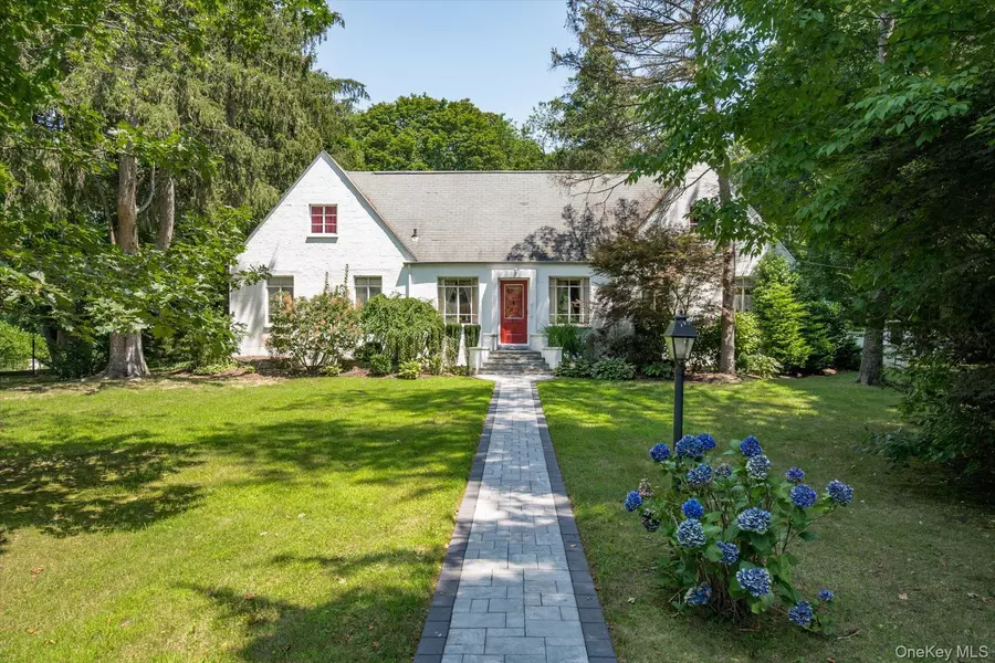 20 Pine AVE, Huntington Station, NY 11746