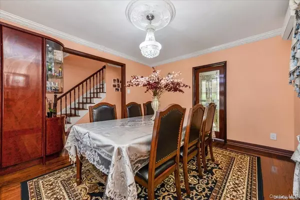 Jamaica Estates, NY 11432,87-67 Chevy Chase