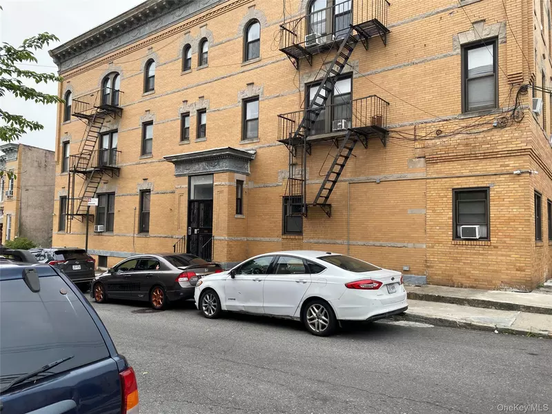 66-02 60th ST #3R, Ridgewood, NY 11385