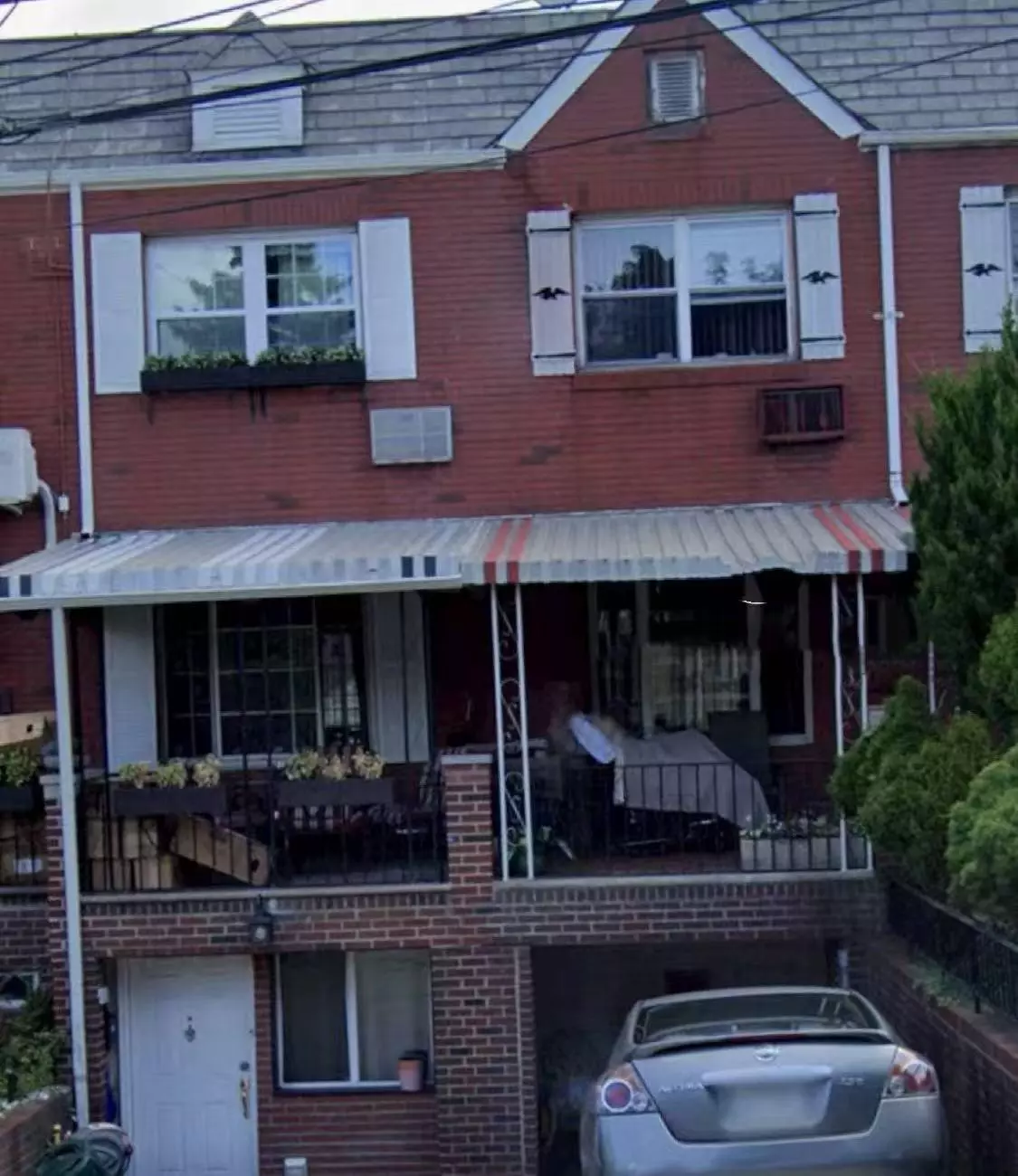 Woodside, NY 11377,51-29 69th PL