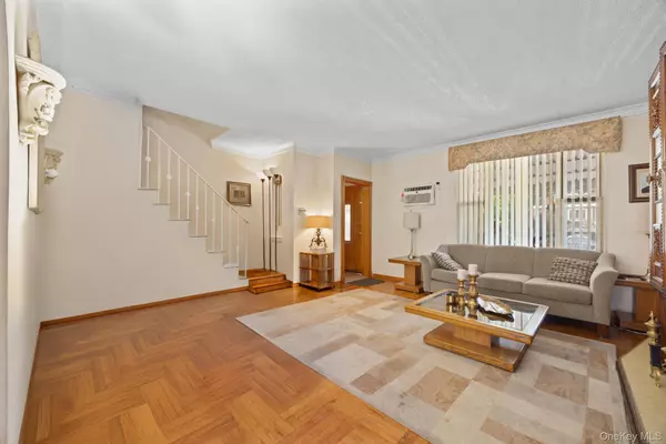 Woodside, NY 11377,51-29 69th PL