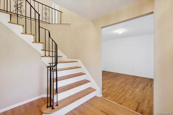 Kings Park, NY 11754,8 Cedar PL