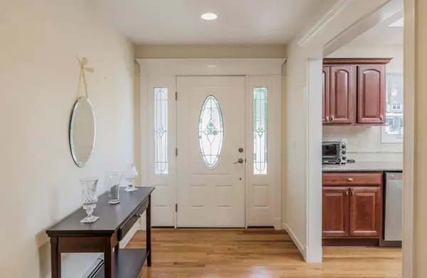 Smithtown, NY 11787,32 Merrivale DR