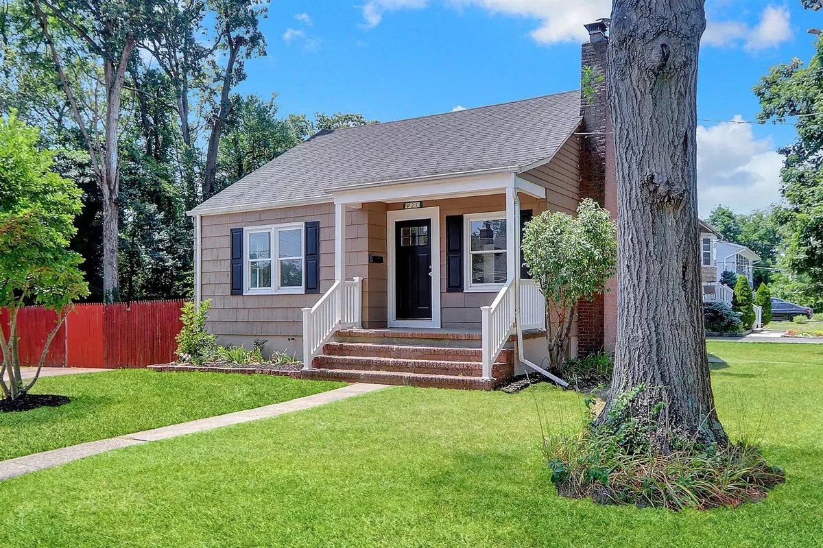 Islip, NY 11751,20 Whitman AVE