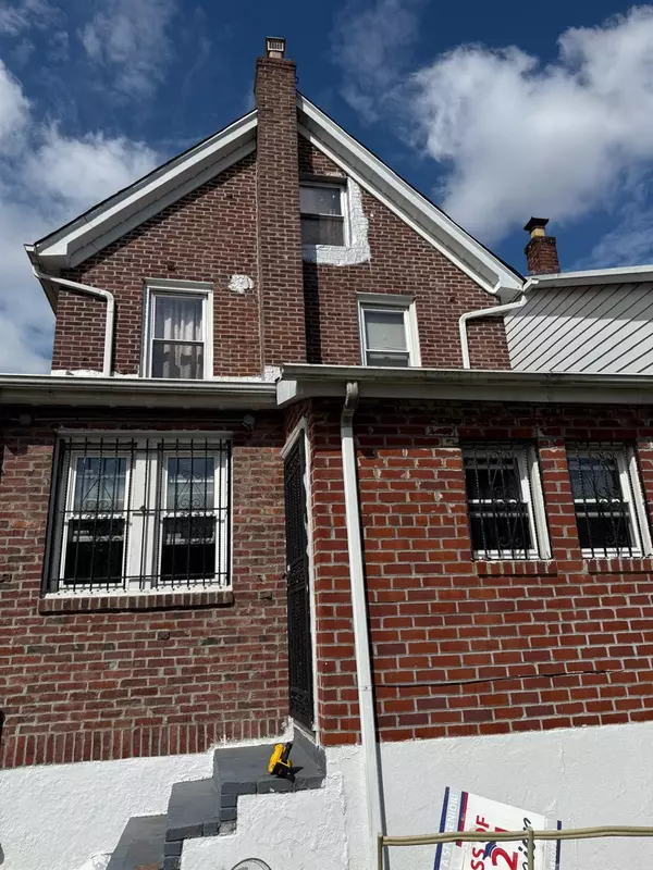 Jamaica, NY 11432,8259 172nd ST