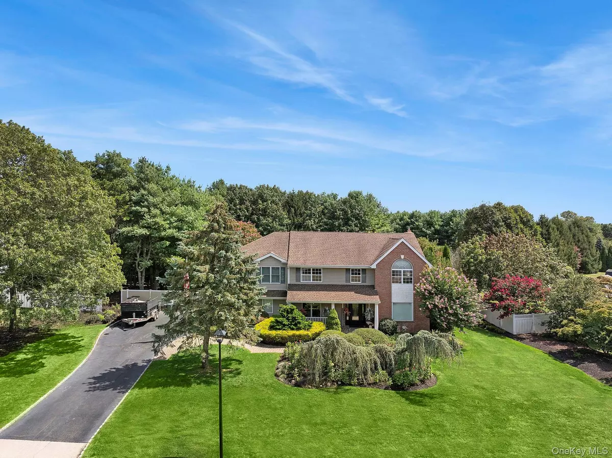 Manorville, NY 11949,5 Windcrest DR