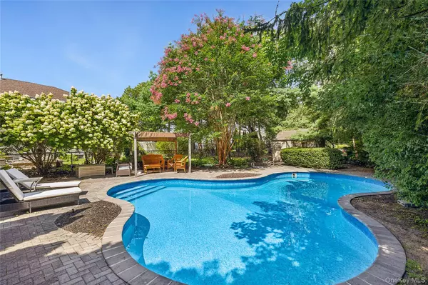 Manorville, NY 11949,5 Windcrest DR