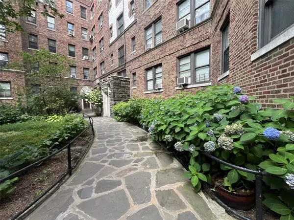 Bronx, NY 10467,3392 Wayne AVE #F42