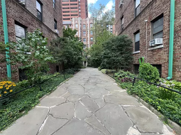 Bronx, NY 10467,3392 Wayne AVE #F42