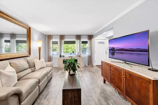 Bronx, NY 10473,532 Saint Lawrence AVE