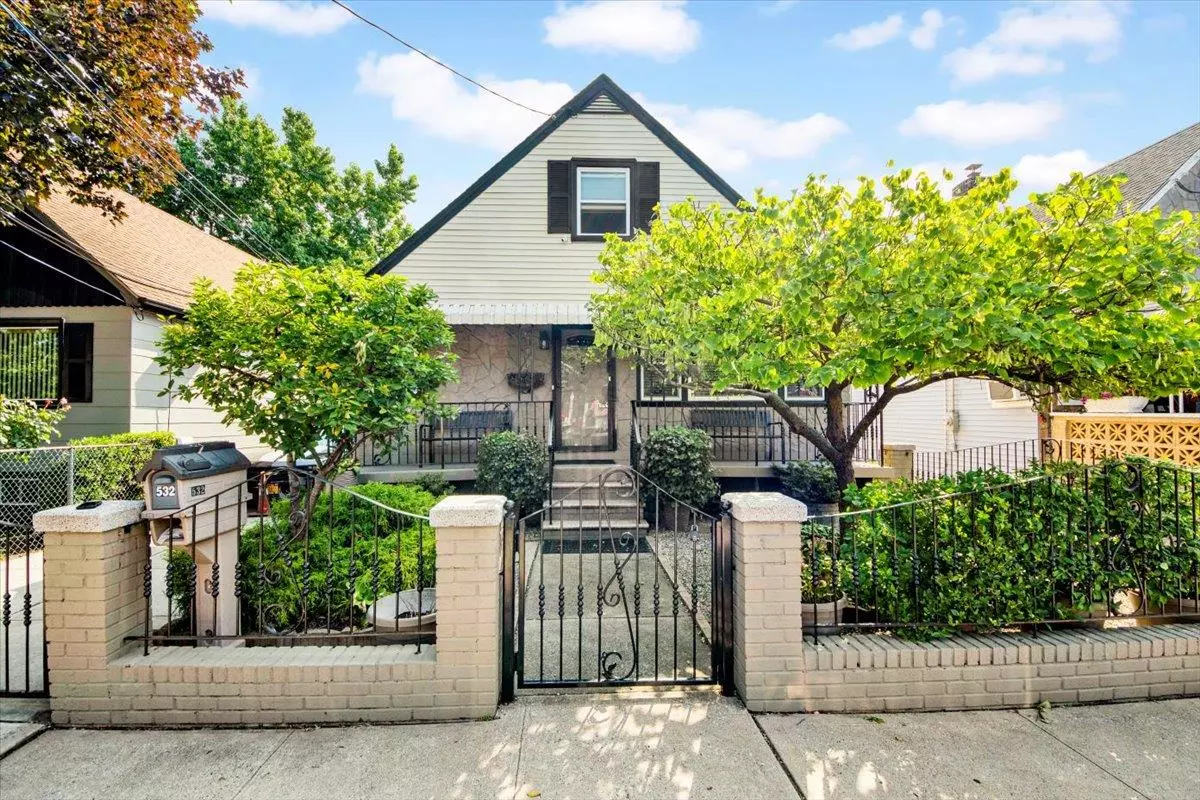 Bronx, NY 10473,532 Saint Lawrence AVE