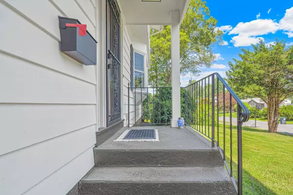 Saugerties, NY 12477,32 Redwood RD