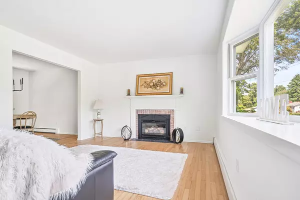 Saugerties, NY 12477,32 Redwood RD