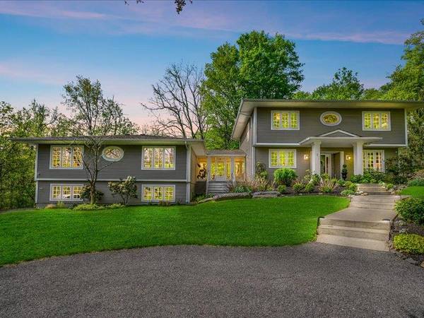 1 Sky View CT, Wallkill, NY 12589