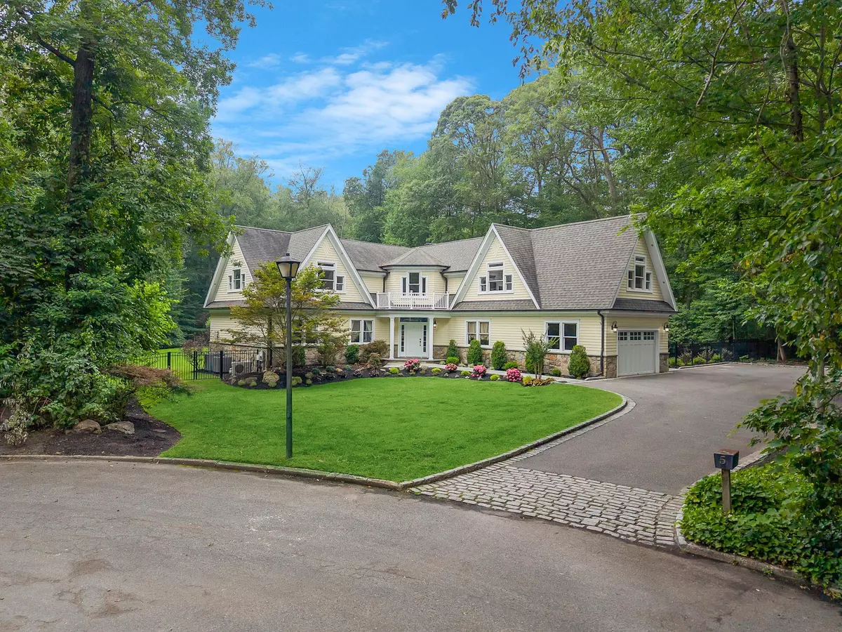 East Northport, NY 11731,5 Ivory CT