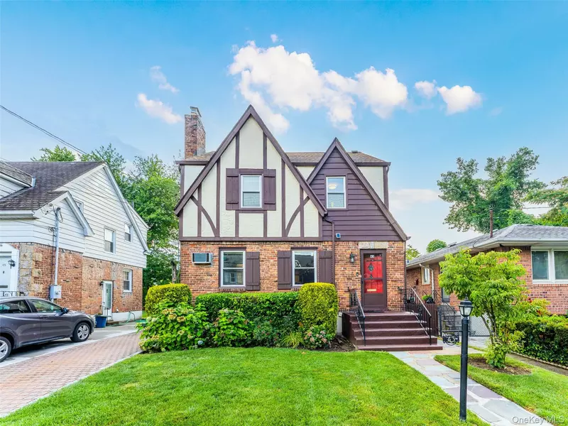 43 Jayson AVE, Great Neck, NY 11021