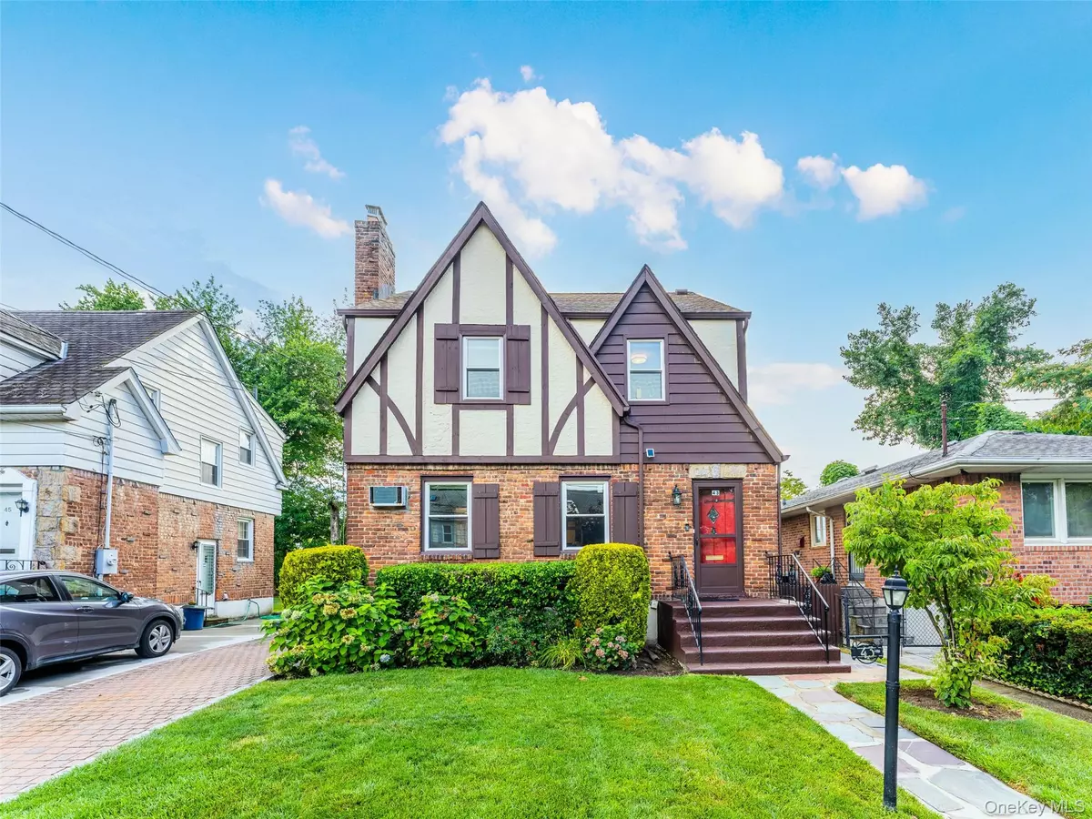 Great Neck, NY 11021,43 Jayson AVE