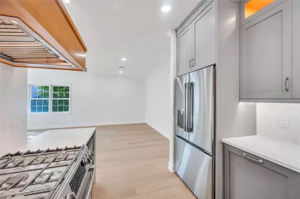 Port Washington, NY 11050,87 Pond View DR