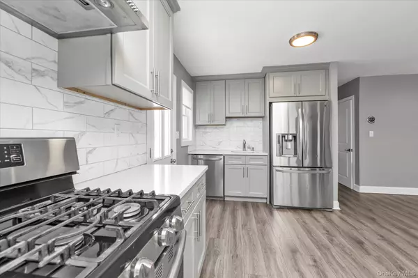 Westbury, NY 11590,25 Winnie CT